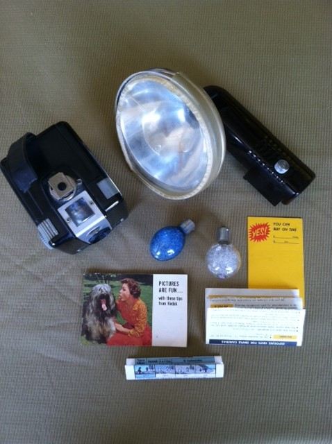 Kodak Brownie Hawkeye Camera with Flash and Box [Photo 7]