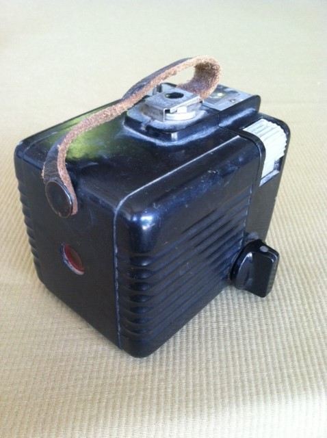 Kodak Brownie Hawkeye Camera with Flash [Photo 9]