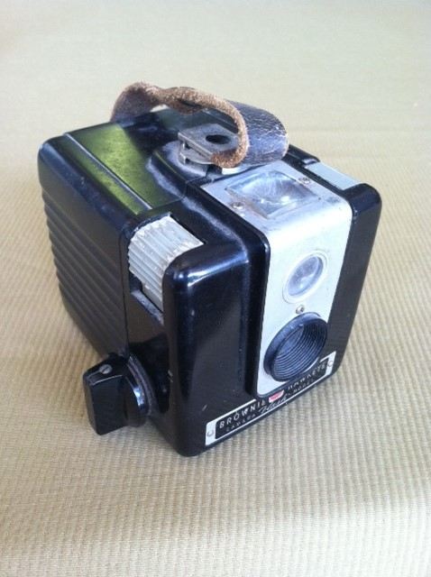Kodak Brownie Hawkeye Camera with Flash [Photo 8]