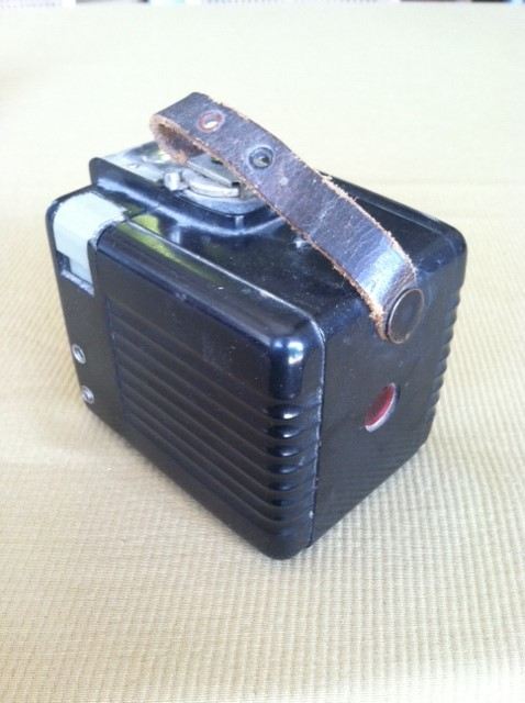 Kodak Brownie Hawkeye Camera with Flash [Photo 10]