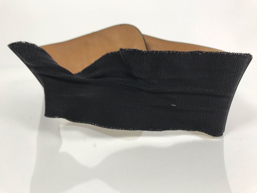 GUCCI Leather Belt Made In Italy Size 32 (Elastic Band In Back Of Belt Is Worn) [Photo 11]