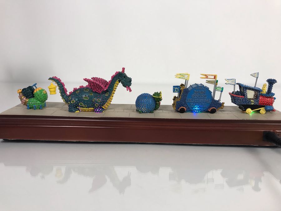 HAND SIGNED By Robert Olszewski Disneyland Main Street, USA Collection: First Edition Main Street Electrical Parade (Set #1) By Robert Olszewski Disney Theme Park Attraction Miniature Model With Box And COA 12W X 2.75D X 3H DL0601 (Estimate $300-$700) [Photo 17]