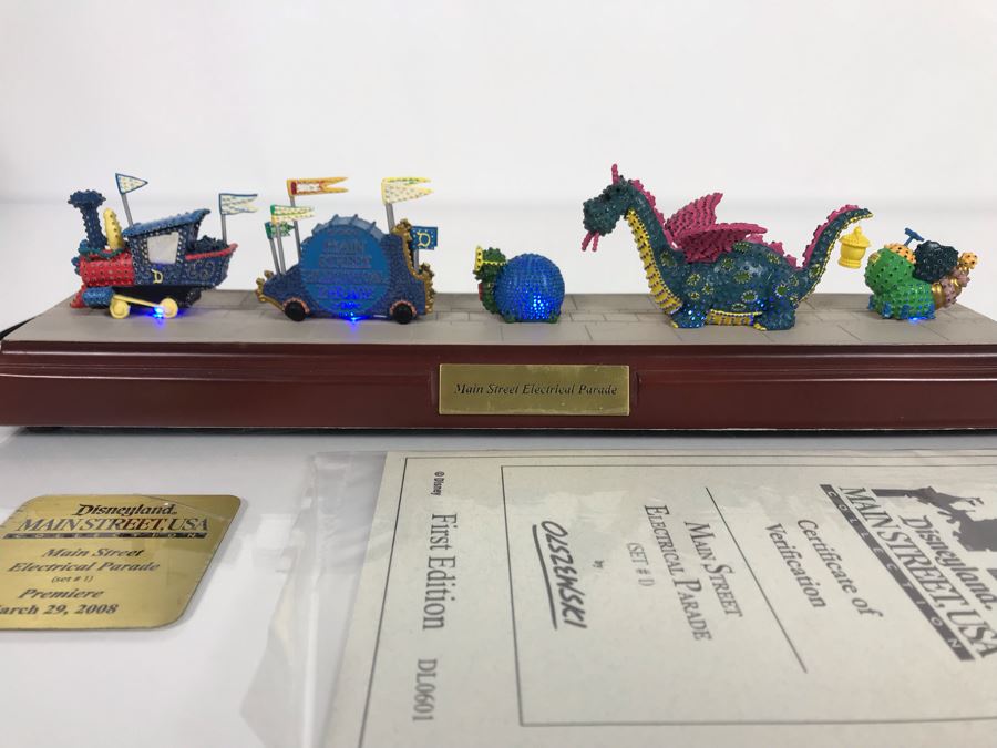 HAND SIGNED By Robert Olszewski Disneyland Main Street, USA Collection: First Edition Main Street Electrical Parade (Set #1) By Robert Olszewski Disney Theme Park Attraction Miniature Model With Box And COA 12W X 2.75D X 3H DL0601 (Estimate $300-$700) [Photo 4]