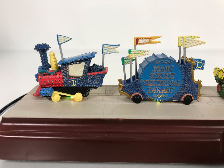 HAND SIGNED By Robert Olszewski Disneyland Main Street, USA Collection: First Edition Main Street Electrical Parade (Set #1) By Robert Olszewski Disney Theme Park Attraction Miniature Model With Box And COA 12W X 2.75D X 3H DL0601 (Estimate $300-$700) [Photo 5]