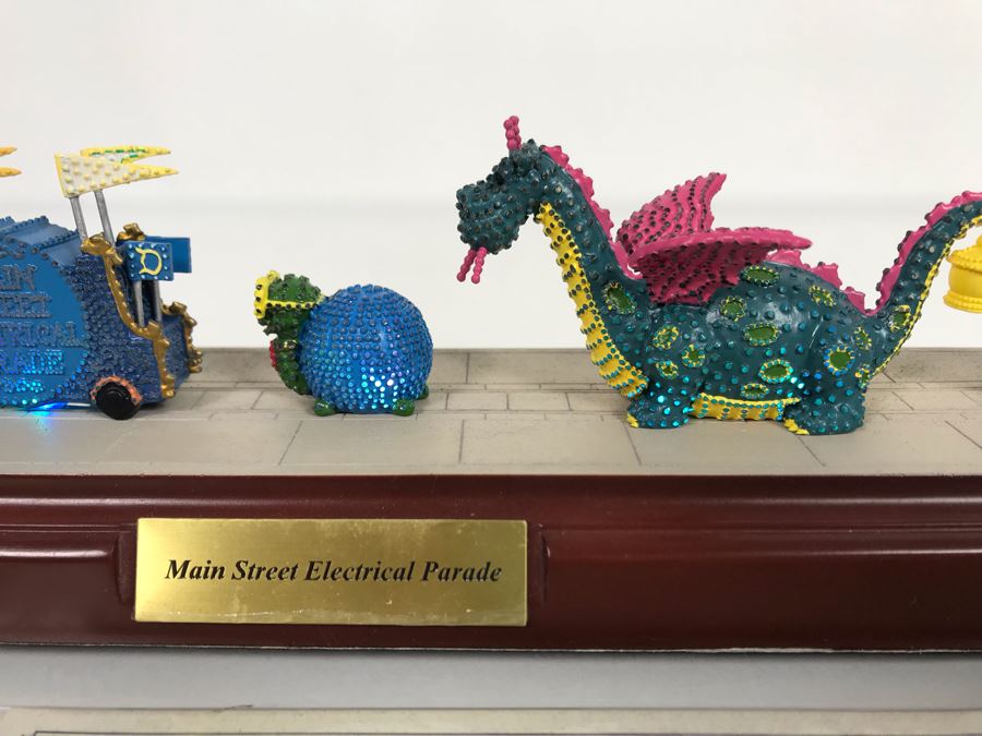 HAND SIGNED By Robert Olszewski Disneyland Main Street, USA Collection: First Edition Main Street Electrical Parade (Set #1) By Robert Olszewski Disney Theme Park Attraction Miniature Model With Box And COA 12W X 2.75D X 3H DL0601 (Estimate $300-$700) [Photo 7]