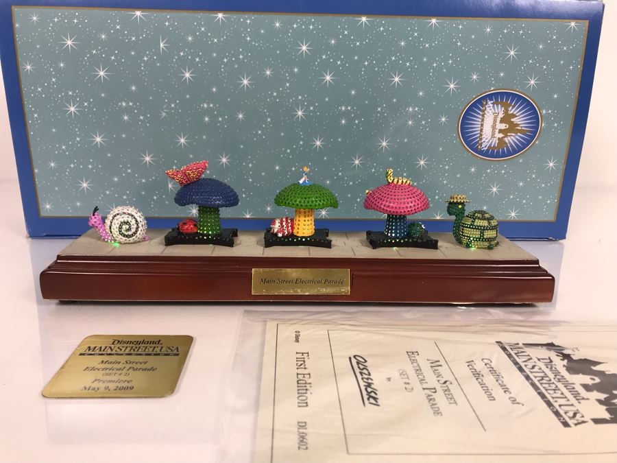 HAND SIGNED By Robert Olszewski Disneyland Main Street, USA Collection: First Edition Main Street Electrical Parade (Set #2) By Robert Olszewski Disney Theme Park Attraction Miniature Model With Box And COA 10.5W X 2.75D DL0602 (Estimate $300-$700) [Photo 2]