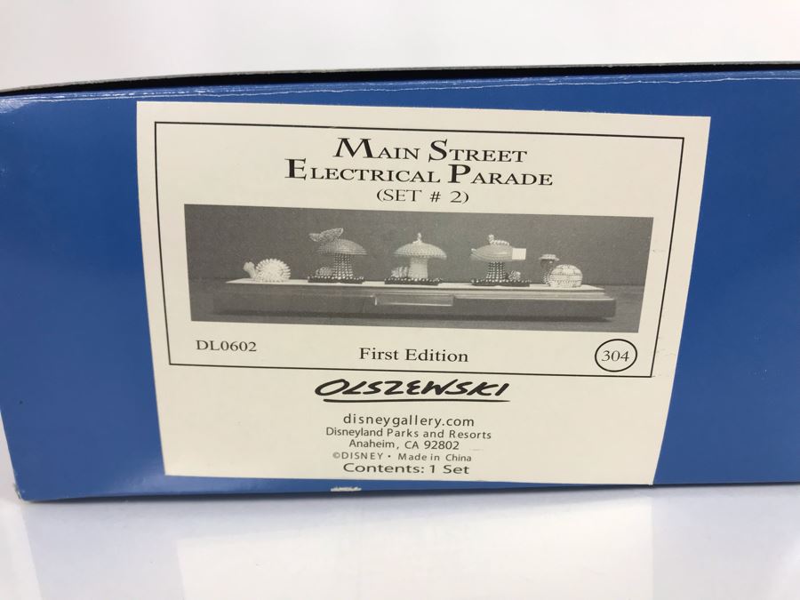HAND SIGNED By Robert Olszewski Disneyland Main Street, USA Collection: First Edition Main Street Electrical Parade (Set #2) By Robert Olszewski Disney Theme Park Attraction Miniature Model With Box And COA 10.5W X 2.75D DL0602 (Estimate $300-$700) [Photo 14]