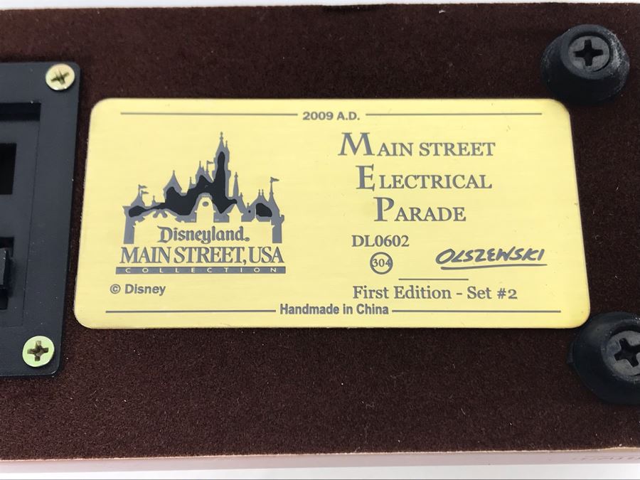 HAND SIGNED By Robert Olszewski Disneyland Main Street, USA Collection: First Edition Main Street Electrical Parade (Set #2) By Robert Olszewski Disney Theme Park Attraction Miniature Model With Box And COA 10.5W X 2.75D DL0602 (Estimate $300-$700) [Photo 22]
