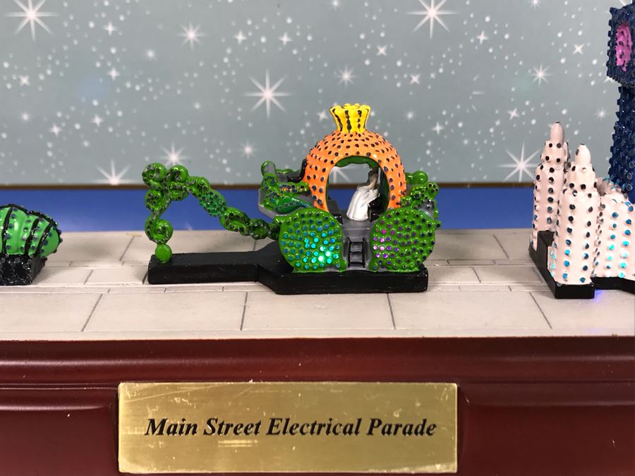 HAND SIGNED By Robert Olszewski Disneyland Main Street, USA Collection: First Edition Main Street Electrical Parade (Set #3) By Robert Olszewski Disney Theme Park Attraction Miniature Model With Box And COA 12W X 2.75D X 3H DL0603 (Estimate $300-$700) [Photo 6]