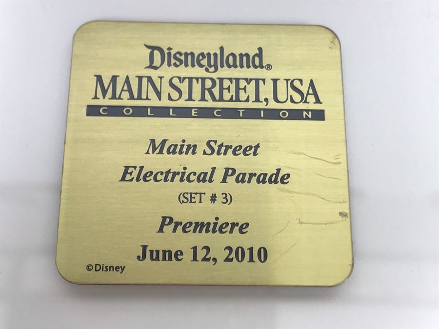 HAND SIGNED By Robert Olszewski Disneyland Main Street, USA Collection: First Edition Main Street Electrical Parade (Set #3) By Robert Olszewski Disney Theme Park Attraction Miniature Model With Box And COA 12W X 2.75D X 3H DL0603 (Estimate $300-$700) [Photo 11]