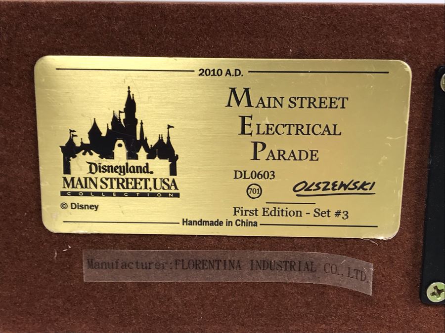 HAND SIGNED By Robert Olszewski Disneyland Main Street, USA Collection: First Edition Main Street Electrical Parade (Set #3) By Robert Olszewski Disney Theme Park Attraction Miniature Model With Box And COA 12W X 2.75D X 3H DL0603 (Estimate $300-$700) [Photo 18]