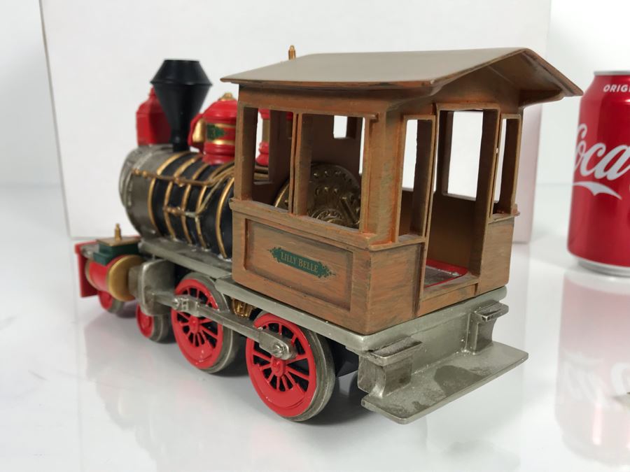 Limited Edition Carolwood Pacific Railroad No. 173 Lilly Belle Train 2002 Walt Disney Theme Park With Limited Edition Walt Disney Pocket Watch With Box [Photo 17]