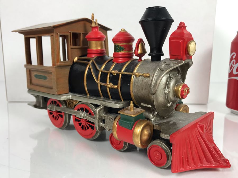 Limited Edition Carolwood Pacific Railroad No. 173 Lilly Belle Train 2002 Walt Disney Theme Park With Limited Edition Walt Disney Pocket Watch With Box [Photo 15]