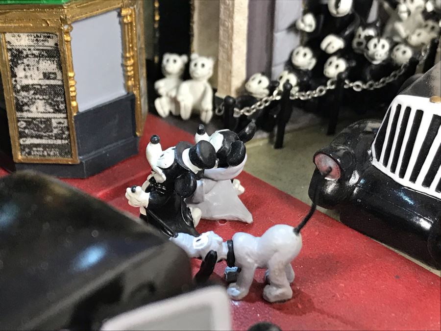 Robert Olszewski Limited Edition 500 Disney's 'Mickey's Gala Premiere' Sculpture Figurine With Certificate Of Authenticity And Box 10.5W X 7.5D X 8.5H [Photo 28]