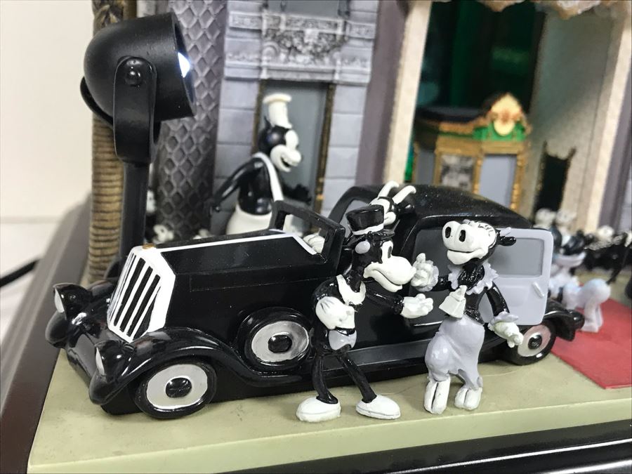 Robert Olszewski Limited Edition 500 Disney's 'Mickey's Gala Premiere' Sculpture Figurine With Certificate Of Authenticity And Box 10.5W X 7.5D X 8.5H [Photo 9]