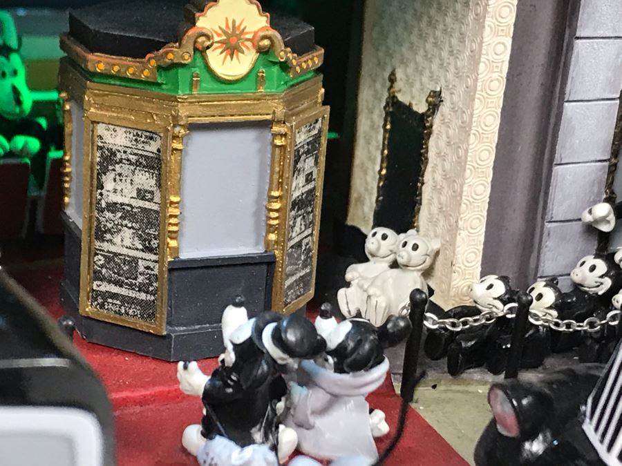 Robert Olszewski Limited Edition 500 Disney's 'Mickey's Gala Premiere' Sculpture Figurine With Certificate Of Authenticity And Box 10.5W X 7.5D X 8.5H [Photo 13]