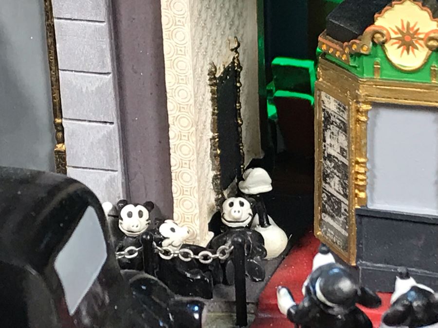 Robert Olszewski Limited Edition 500 Disney's 'Mickey's Gala Premiere' Sculpture Figurine With Certificate Of Authenticity And Box 10.5W X 7.5D X 8.5H [Photo 14]