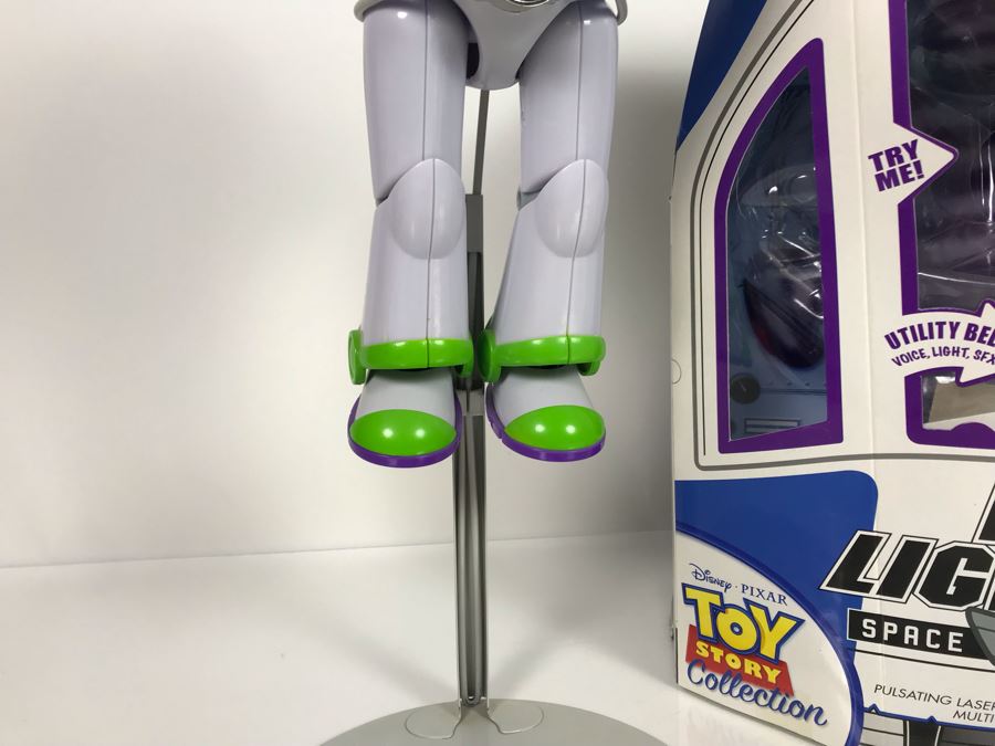 Disney PIXAR Toy Story Buzz Lightyear Space Ranger With New Utility Belt Certified Movie Replica Collector's Edition By Thinkway Toys With Box And Certificate Of Authenticity [Photo 5]