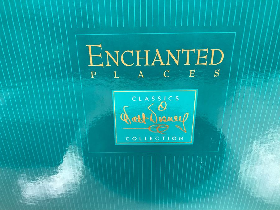 Walt Disney Pooh Bear's House From Walt Disney's Winnie The Pooh And The Honey Tree Classics Collection Enchanted Places With Box And Certificate Of Authenticity [Photo 12]