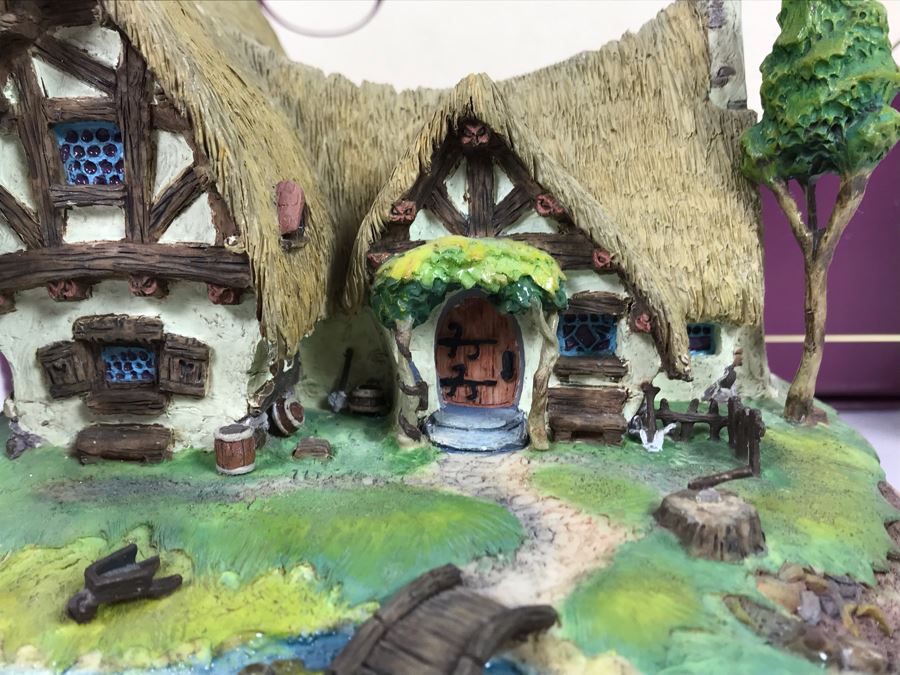 Walt Disney's Enchanted Places Seven Dwarfs' Cottage From Snow White And The Seven Dwarfs Walt Disney Classics Collection With Box [Photo 5]