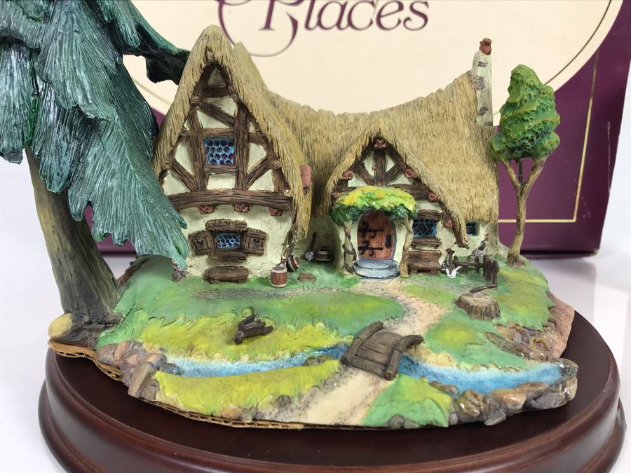 Walt Disney's Enchanted Places Seven Dwarfs' Cottage From Snow White And The Seven Dwarfs Walt Disney Classics Collection With Box [Photo 4]