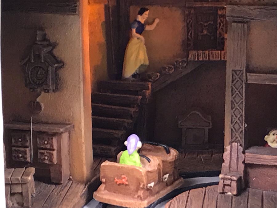 Rare HAND SIGNED By Robert Olszewski First Edition Disneyland's Snow White's Scary Adventure Fantasyland Attraction Miniature Replica With 2 Scenes, Certificate Of Authenticity And Box DL1010 (Last One Sold For $1,500) [Photo 20]