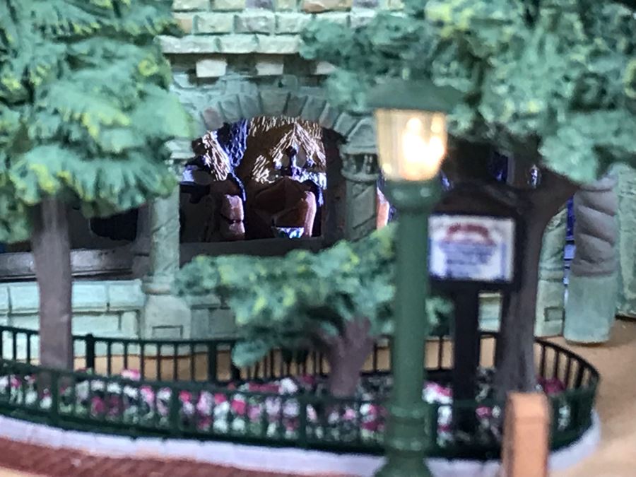 Rare HAND SIGNED By Robert Olszewski First Edition Disneyland's Snow White's Scary Adventure Fantasyland Attraction Miniature Replica With 2 Scenes, Certificate Of Authenticity And Box DL1010 (Last One Sold For $1,500) [Photo 10]