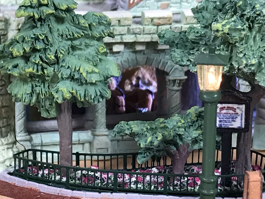 Rare HAND SIGNED By Robert Olszewski First Edition Disneyland's Snow White's Scary Adventure Fantasyland Attraction Miniature Replica With 2 Scenes, Certificate Of Authenticity And Box DL1010 (Last One Sold For $1,500) [Photo 9]