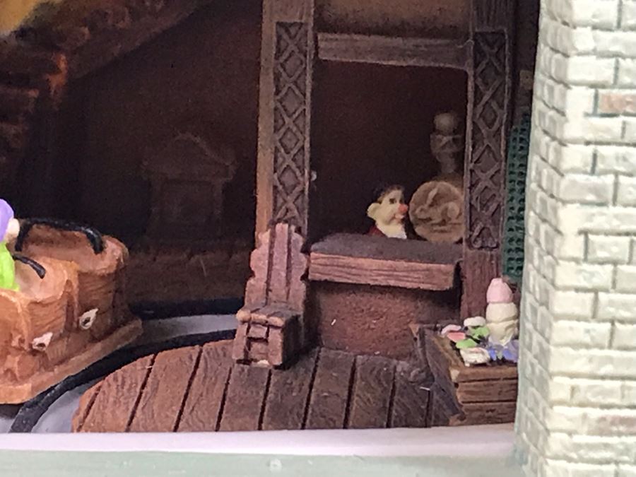 Rare HAND SIGNED By Robert Olszewski First Edition Disneyland's Snow White's Scary Adventure Fantasyland Attraction Miniature Replica With 2 Scenes, Certificate Of Authenticity And Box DL1010 (Last One Sold For $1,500) [Photo 21]