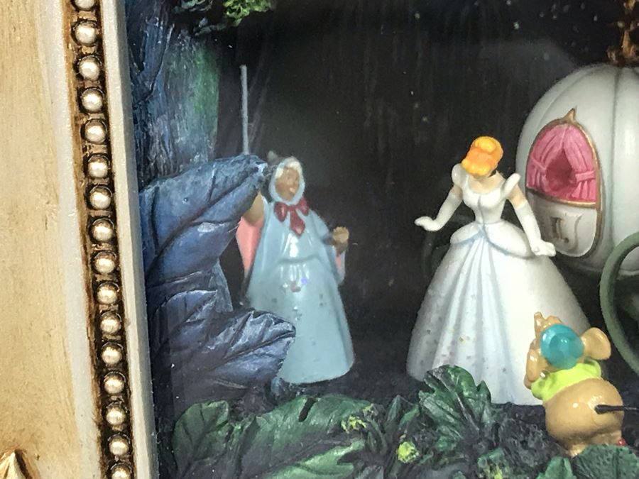 Robert Olszewski Disney's Cinderella's Pumpkin Coach Scene Gallery Of Light With Certificate Of Authenticity And Box DP-GL002 (Estimate $250-$350) [Photo 4]