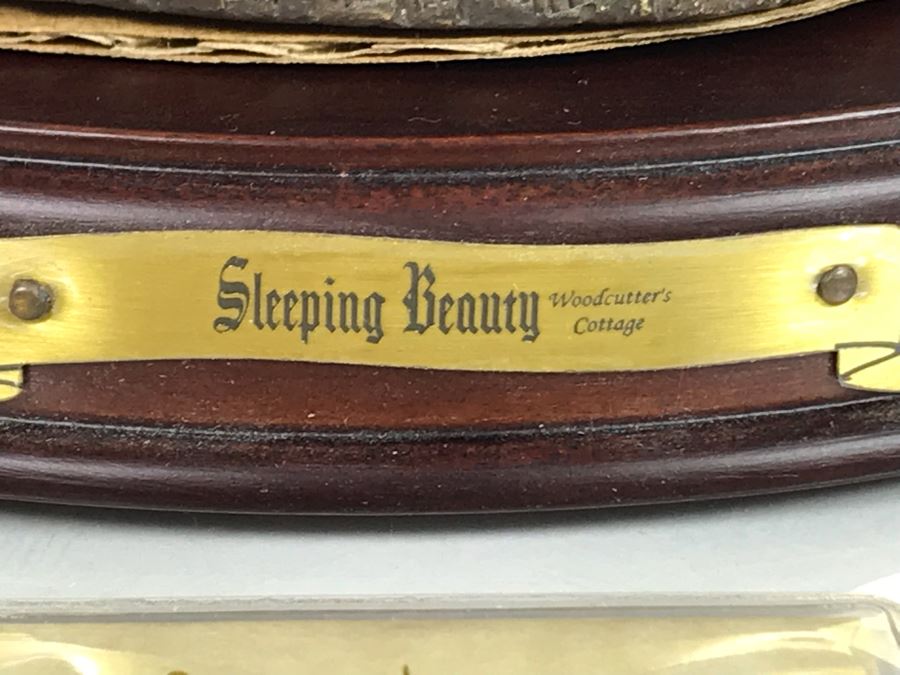 Walt Disney Classics Collection Sleeping Beauty Woodcutter's Cottage Sculpture Figurine From Disney's Enchanted Places Collection With Box [Photo 4]