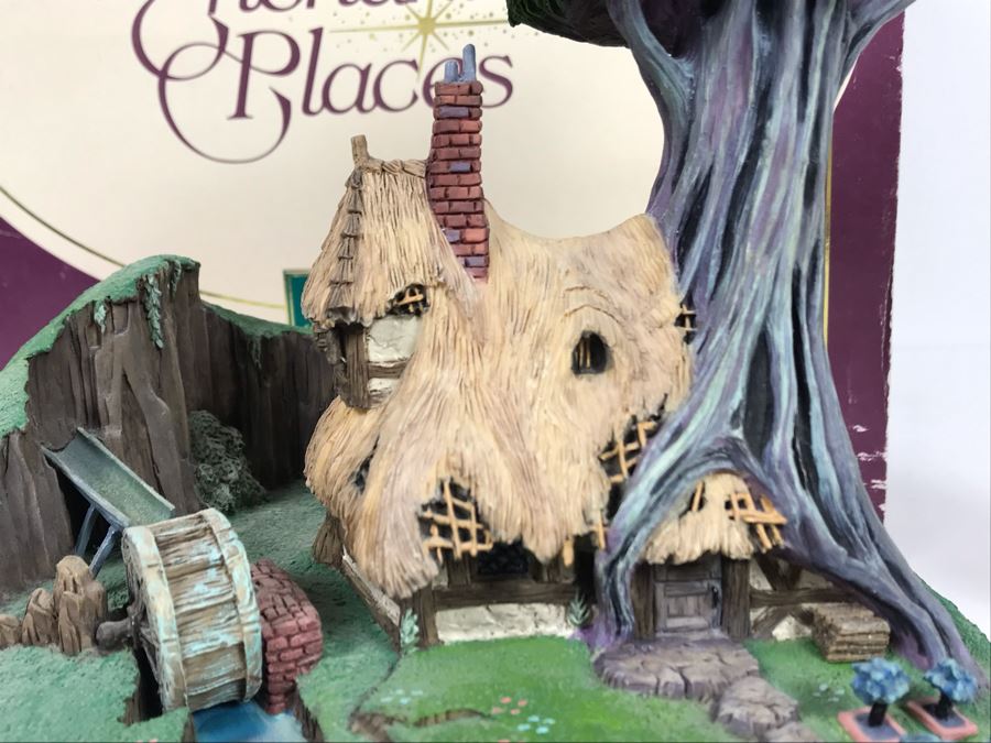 Walt Disney Classics Collection Sleeping Beauty Woodcutter's Cottage Sculpture Figurine From Disney's Enchanted Places Collection With Box [Photo 7]