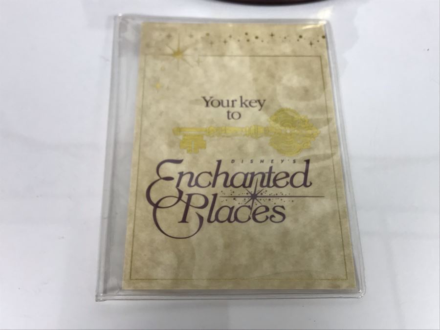 Walt Disney Classics Collection Sleeping Beauty Woodcutter's Cottage Sculpture Figurine From Disney's Enchanted Places Collection With Box [Photo 9]