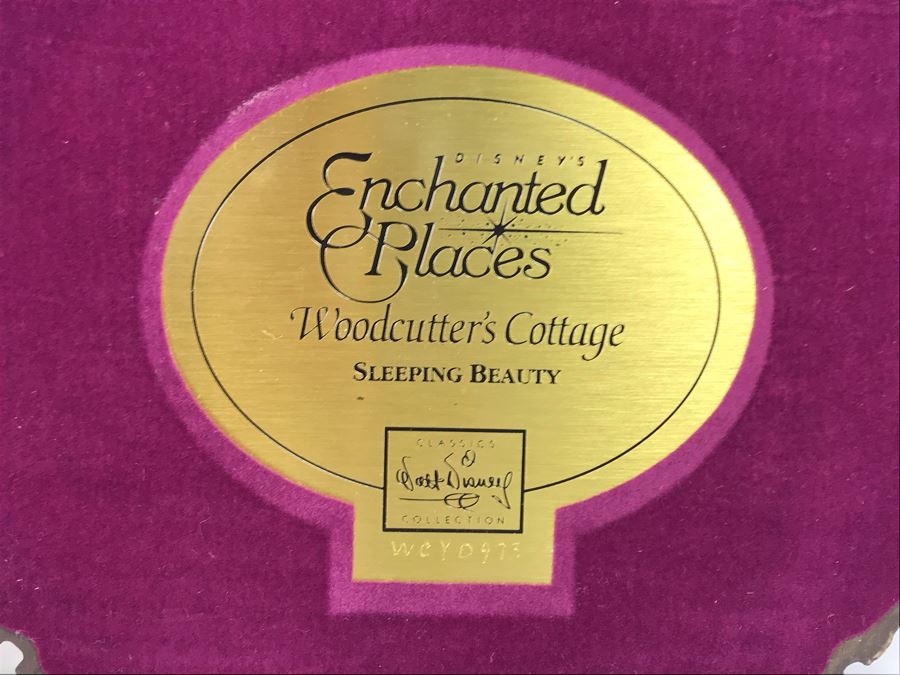 Walt Disney Classics Collection Sleeping Beauty Woodcutter's Cottage Sculpture Figurine From Disney's Enchanted Places Collection With Box [Photo 15]