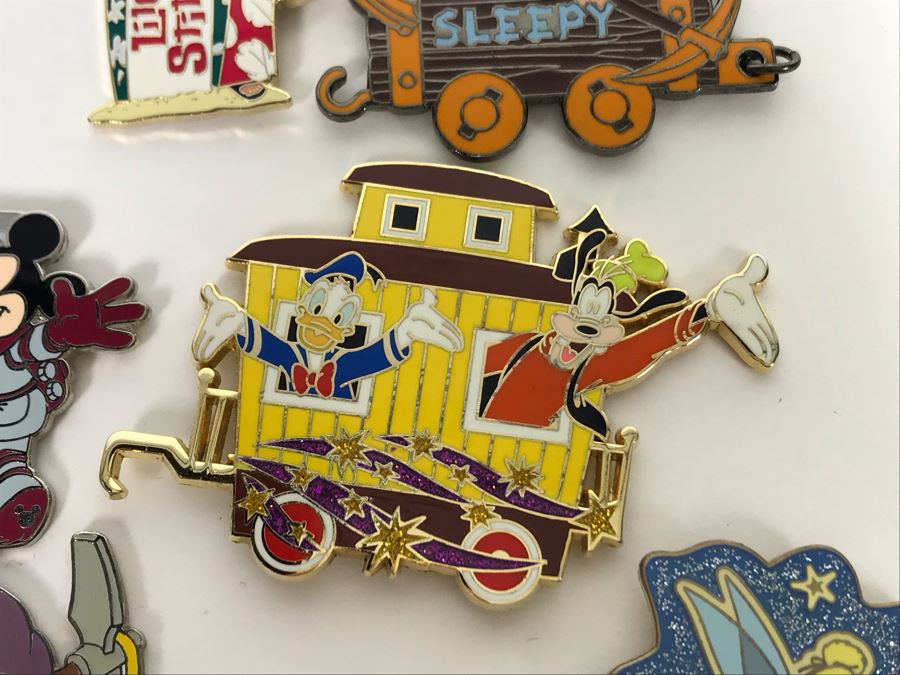 Collection Of Walt Disney Disneyland Pins Trading Pins [Photo 24]