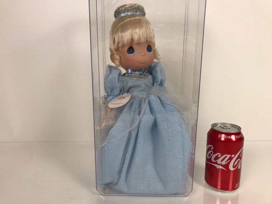 HAND SIGNED By Linda Rick Disney Parks Precious Moments Classic Cinderella Disney Doll Item No. 5144 With Acrylic Display Case [Photo 3]