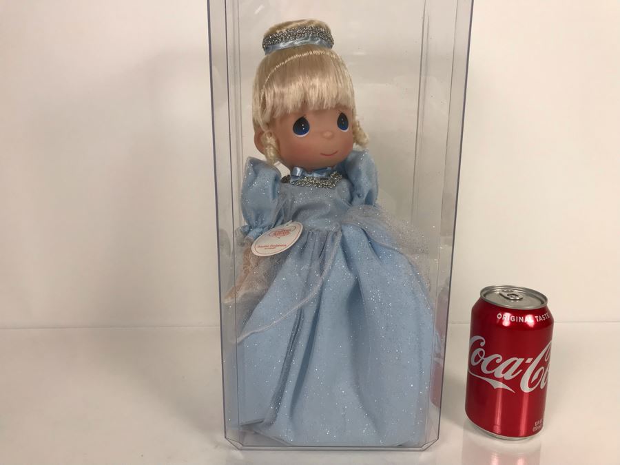 HAND SIGNED By Linda Rick Disney Parks Precious Moments Classic Cinderella Disney Doll Item No. 5144 With Acrylic Display Case [Photo 2]
