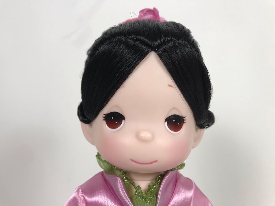 HAND SIGNED By Linda Rick Disney Parks Precious Moments Classic Mulan Disney Doll Item No. 5221 With Acrylic Display Case [Photo 5]