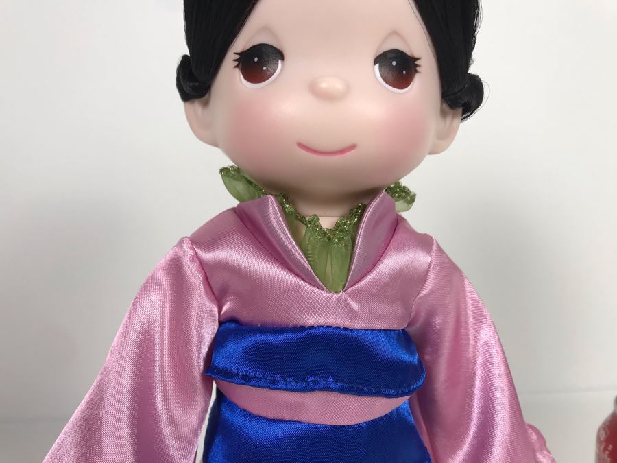 HAND SIGNED By Linda Rick Disney Parks Precious Moments Classic Mulan Disney Doll Item No. 5221 With Acrylic Display Case [Photo 6]