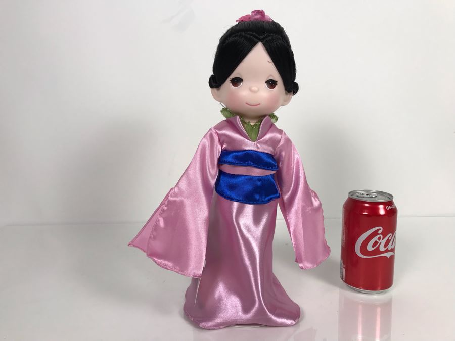 HAND SIGNED By Linda Rick Disney Parks Precious Moments Classic Mulan Disney Doll Item No. 5221 With Acrylic Display Case [Photo 4]