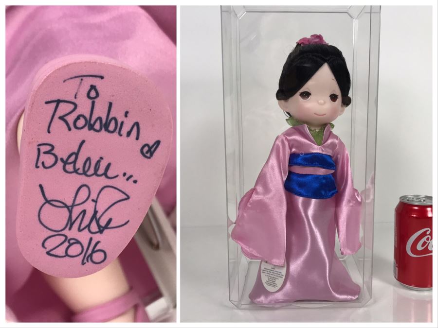 HAND SIGNED By Linda Rick Disney Parks Precious Moments Classic Mulan Disney Doll Item No. 5221 With Acrylic Display Case [Photo 1]