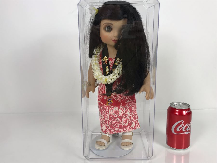 Marie Osmond Disney Tiki Room Adora Belle Pin Trader Doll Disney Parks Disneyland Hostess 14' With Acrylic Display Case [Photo 2]