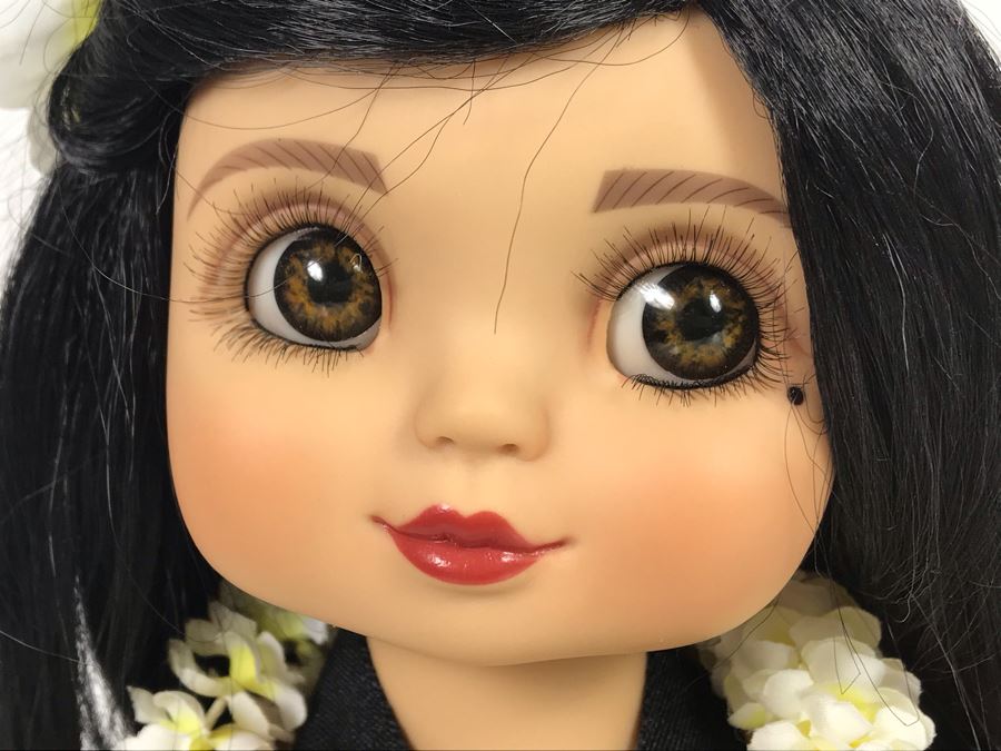 Marie Osmond Disney Tiki Room Adora Belle Pin Trader Doll Disney Parks Disneyland Hostess 14' With Acrylic Display Case [Photo 6]