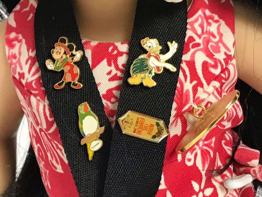 Marie Osmond Disney Tiki Room Adora Belle Pin Trader Doll Disney Parks Disneyland Hostess 14' With Acrylic Display Case [Photo 8]