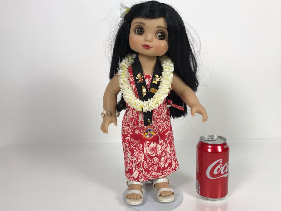 Marie Osmond Disney Tiki Room Adora Belle Pin Trader Doll Disney Parks Disneyland Hostess 14' With Acrylic Display Case [Photo 3]