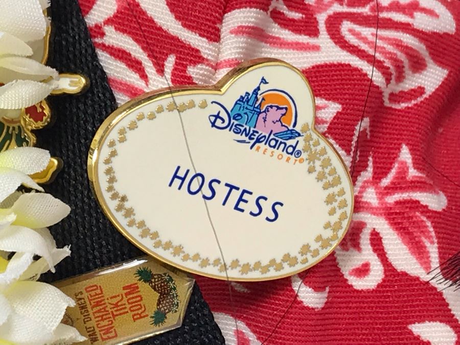 Marie Osmond Disney Tiki Room Adora Belle Pin Trader Doll Disney Parks Disneyland Hostess 14' With Acrylic Display Case [Photo 9]