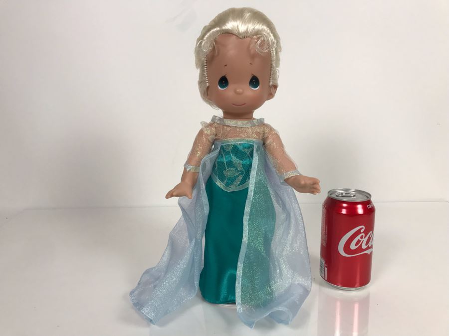 Disney Parks Precious Moments Elsa From Frozen Disney Doll Item No. 5007 With Acrylic Display Case [Photo 3]