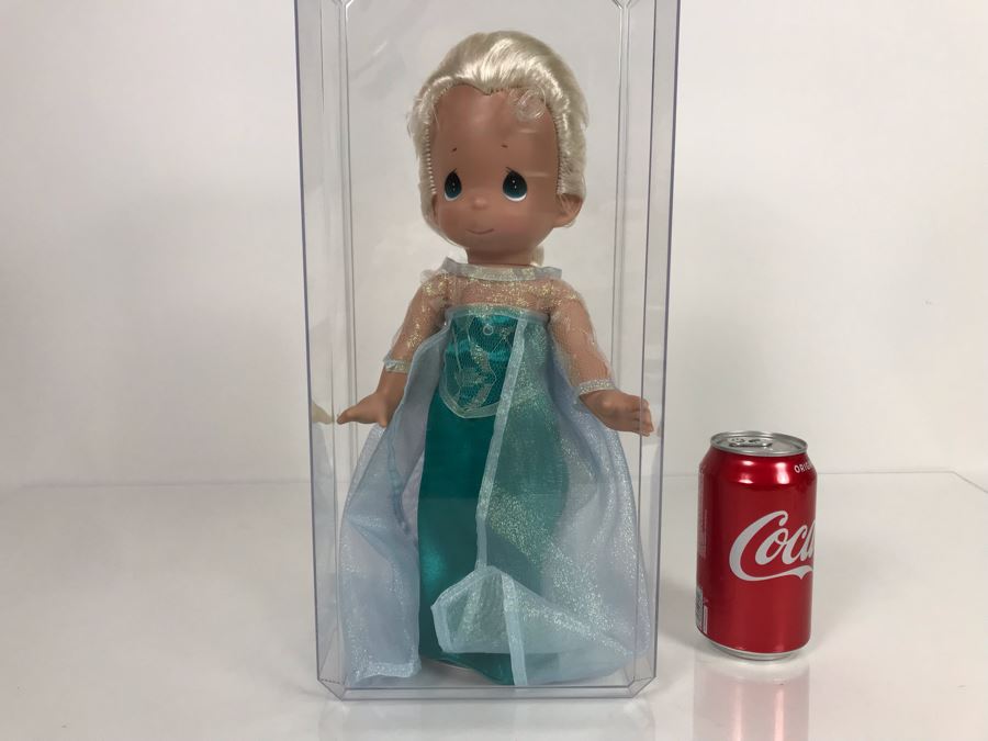 Disney Parks Precious Moments Elsa From Frozen Disney Doll Item No. 5007 With Acrylic Display Case [Photo 2]