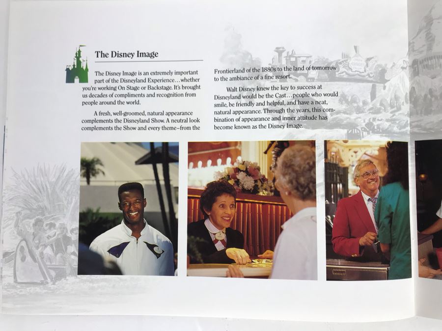 Disneyland Ephemera New Employee Courtesy Standards Welcome Book [Photo 15]