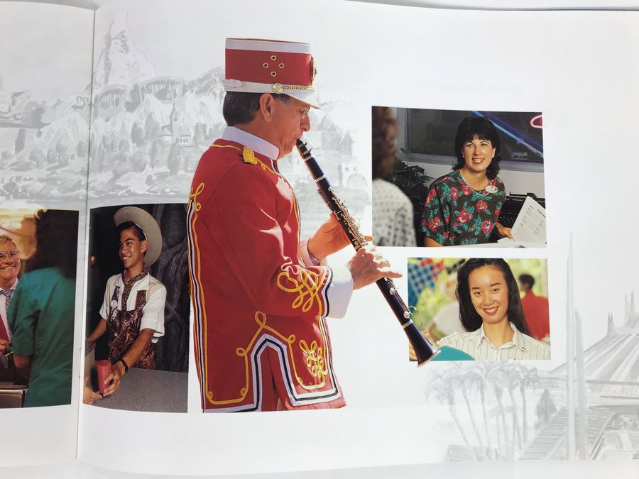 Disneyland Ephemera New Employee Courtesy Standards Welcome Book [Photo 16]